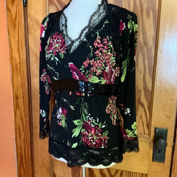 Vintage Y2K gothic floral & lace top - Picture 7 of 9